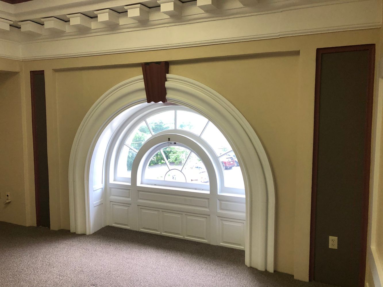 Amesbury Building : 100 Main St, Amesbury, MA 01913